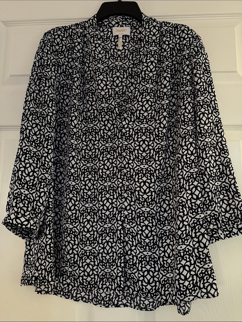 Laundry By Shelli Segal Black & White Swirl Print V-Neck Blouse